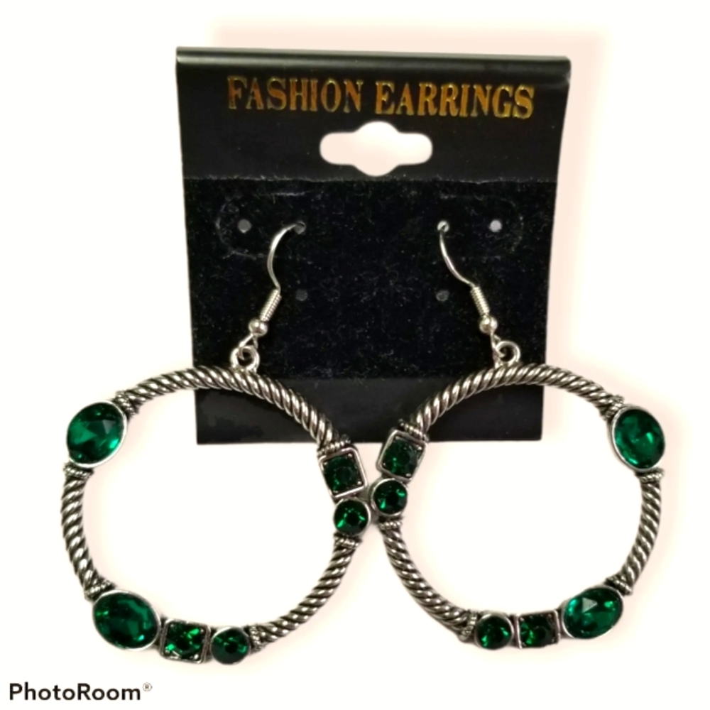 🔥2/$30🔥 Glamorous Garland Green Earring - Picture 1 of 3